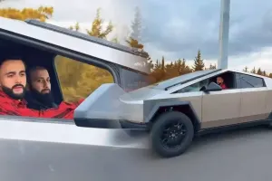 Hüseyn “Tesla” avtomobili ilə Bakını gəzdi