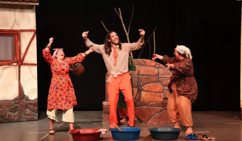 “Teatrdan ayda 200 min qazanırıq”