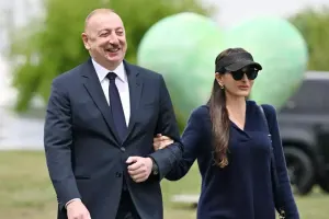 Birinci xanım Prezidentlə oğlunun fotolarını paylaşdı