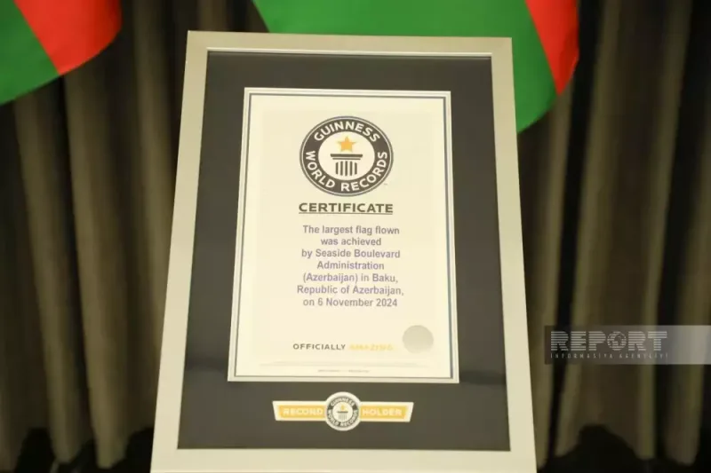 Bayrağımız “Ginnesin rekordlar kitabı”na düşüb