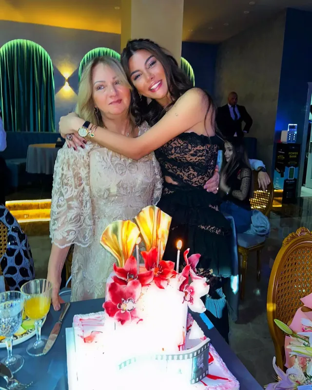 Ayseldən anası ilə paylaşım