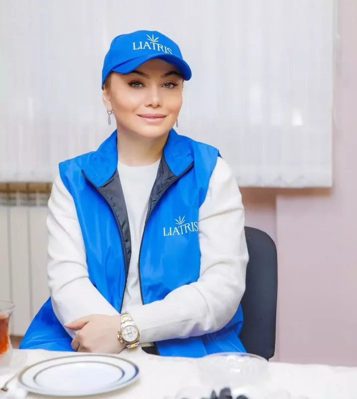 Ruhiyyə Əliyeva kollektivi ilə ağac əkdi