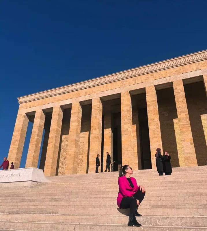 Zümrüd Anıtkabirdə…