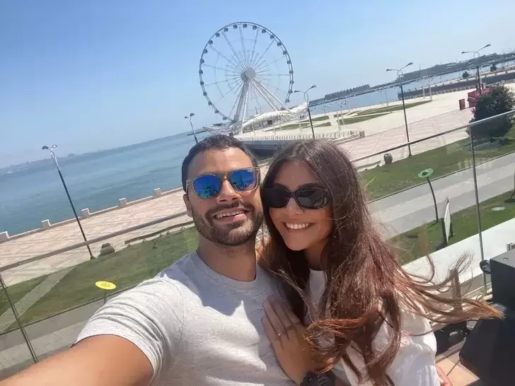Van Dammın gəlini yeni imicdə