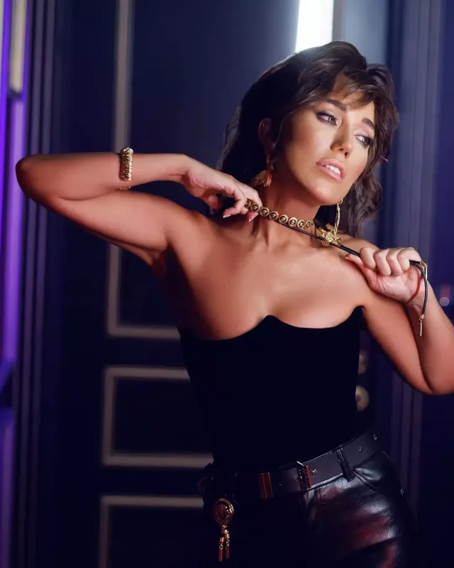 Lalə Məmmədovadan cəsarətli pozalar