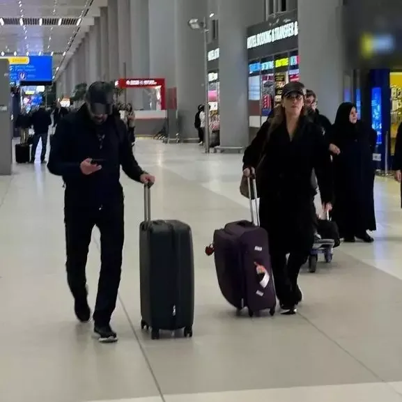 “Kızılcık şerbeti”nin aktrisası sevgilisi ilə görüntüləndi