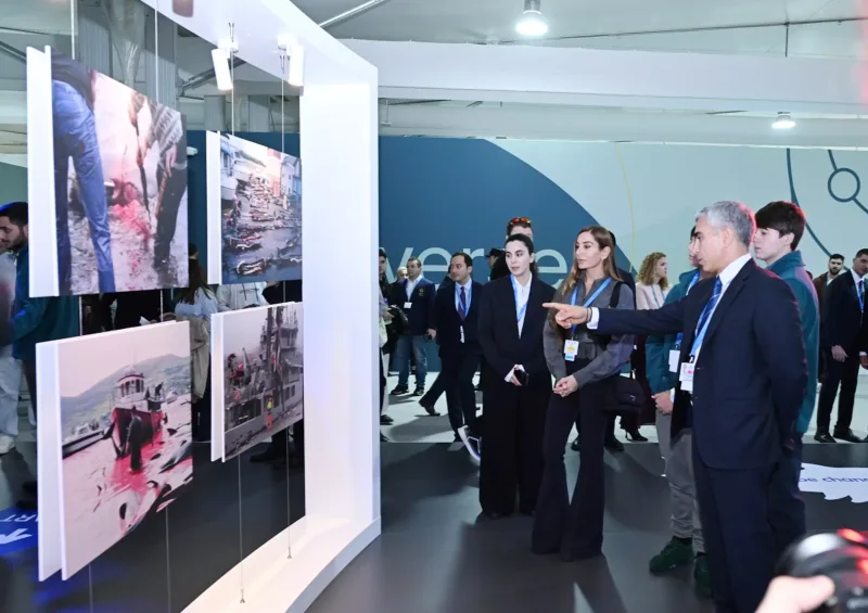 Leyla və Arzu Əliyevalar sərgidə