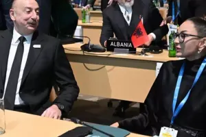 Sammitdən maraqlı kadrlar