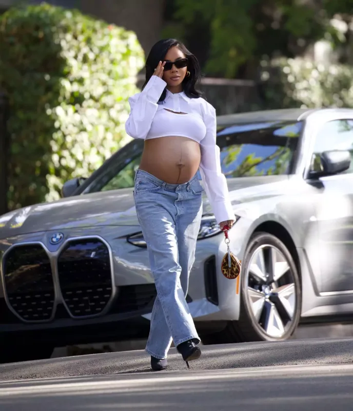 22 yaşlı aktrisa hamilədir