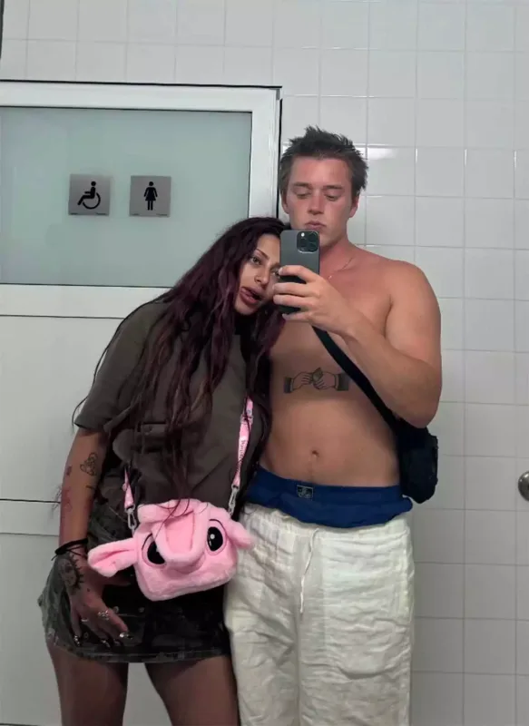 Alizade sevgilisini paylaşdı