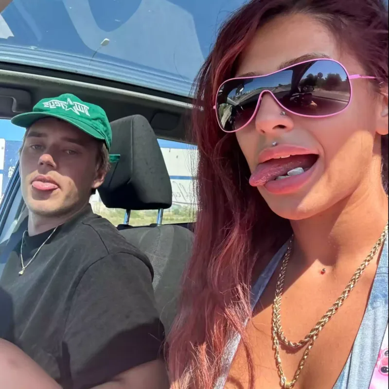 Alizade sevgilisini paylaşdı