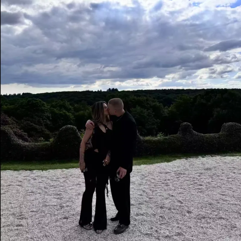 Alizade sevgilisini paylaşdı