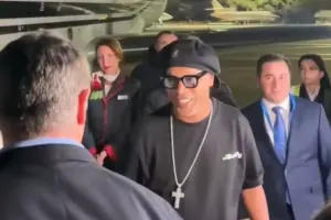 Ronaldinyo Bakıya gəldi - Video