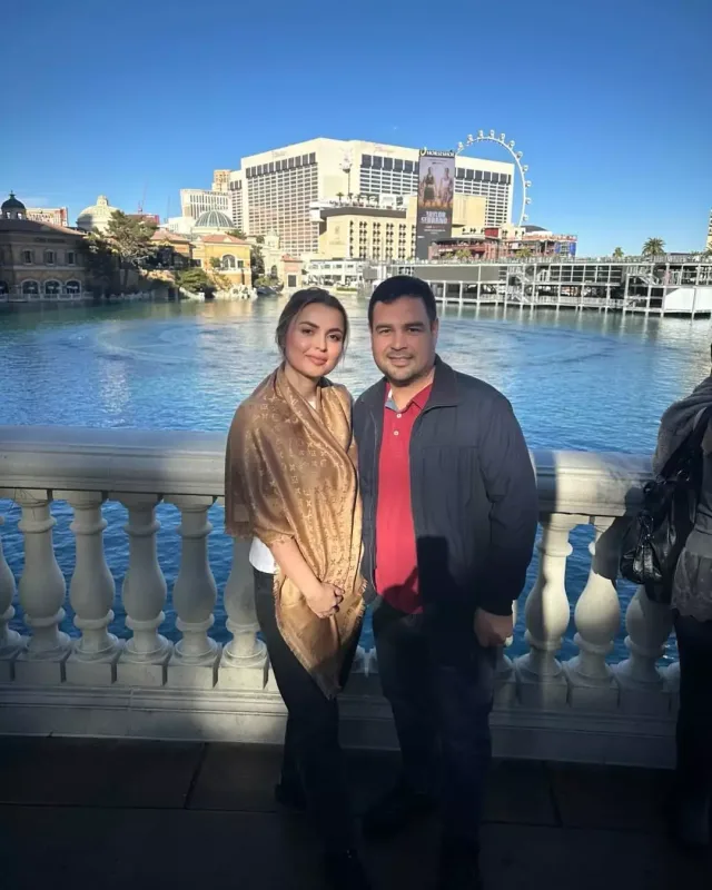 Sevda həyat yoldaşı ilə Veqasda