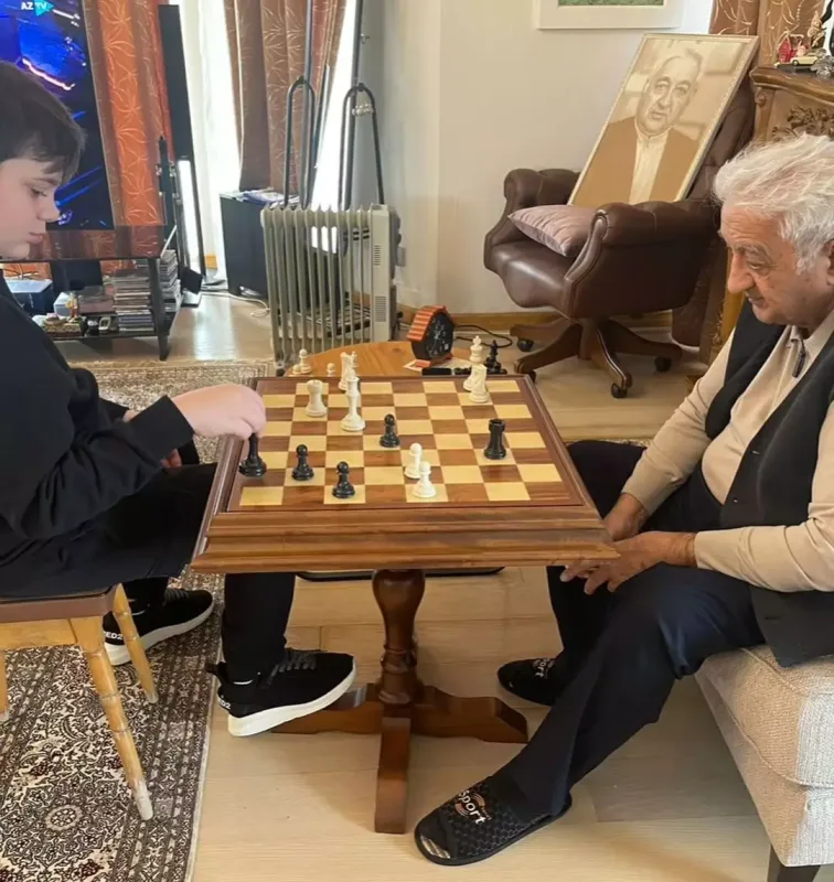 Ülviyyə Mahmudovadan oğlu ilə paylaşım