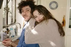 Selena toya hazırlaşır!