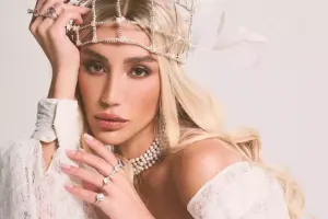 Röya Ayxan anası ilə paylaşım etdi