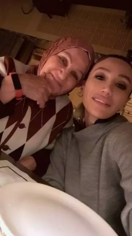 Röya Ayxan anası ilə paylaşım etdi