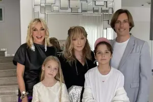 Qalkindən Puqaçova və övladları ilə paylaşım