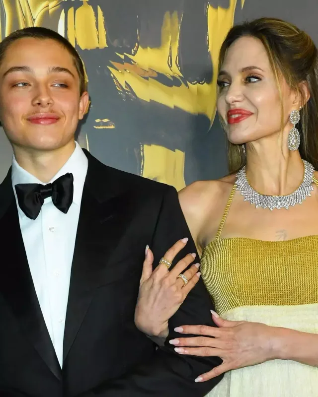 Ancelina oğlu ilə 3 ildən sonra...