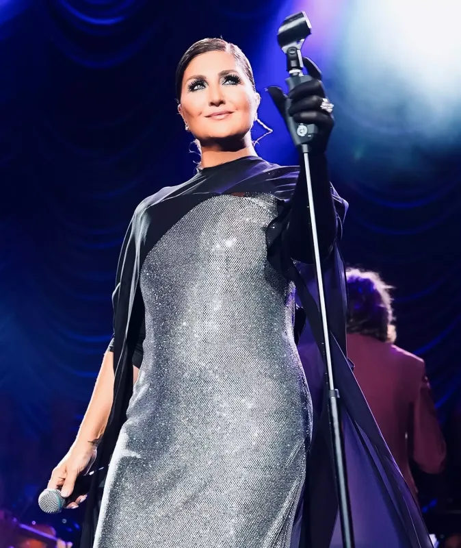 Sibel Can Bakıya gəlir!