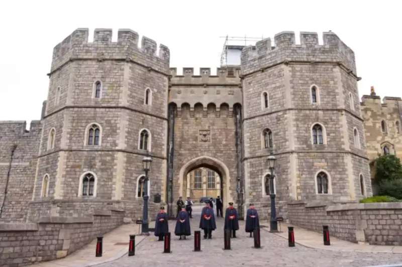 Kral ailəsi qarət edildi