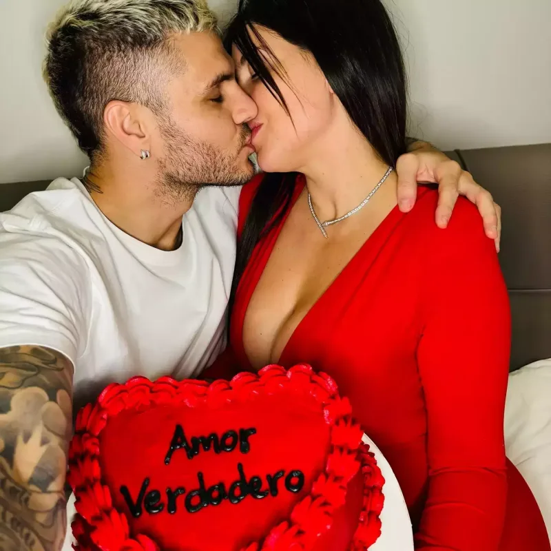 İkardidən 10 milyon dollar istəyir