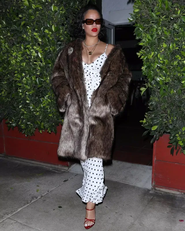 Rihanna yenidən kürkdə...