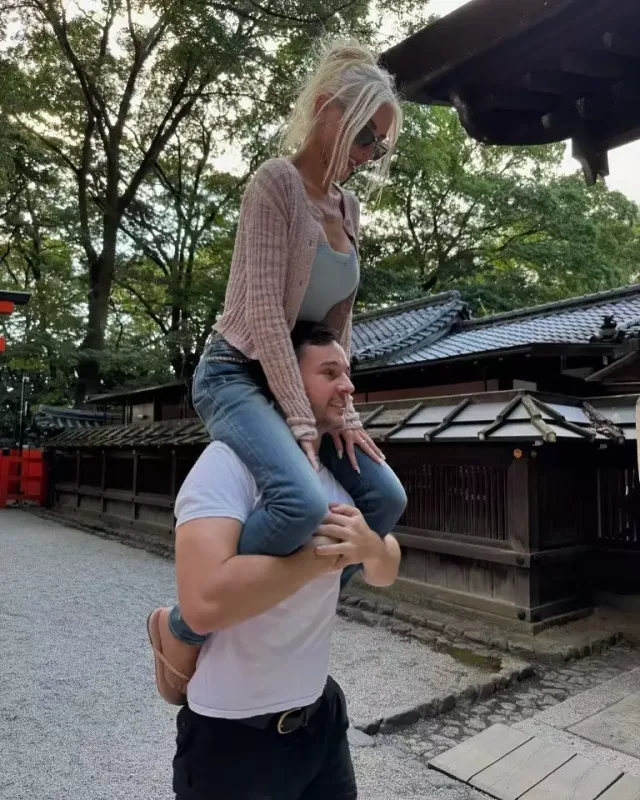 Uzun zamandan sonra ailəsini üzə çıxardı