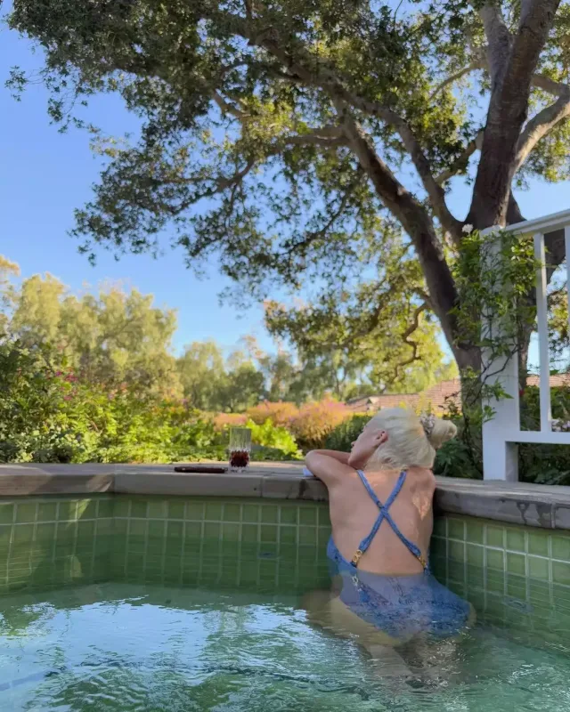 Uzun zamandan sonra ailəsini üzə çıxardı