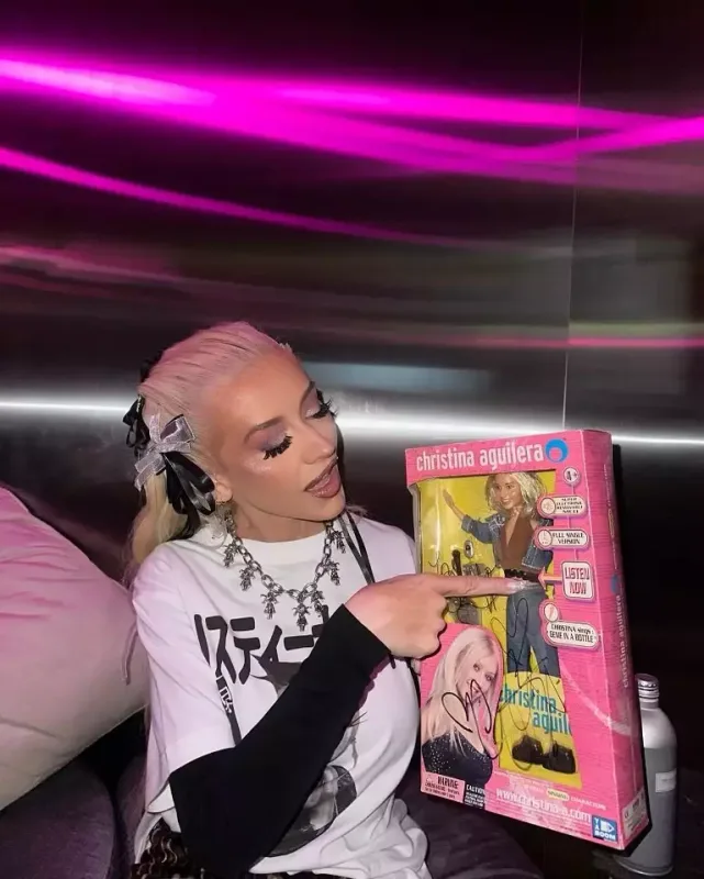 Uzun zamandan sonra ailəsini üzə çıxardı