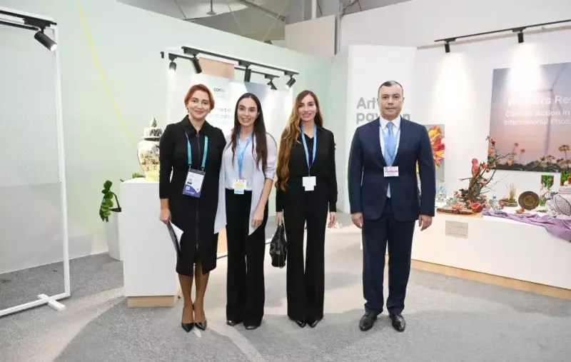 Leyla və Arzu Əliyevalar sərgidə - FOTOLAR