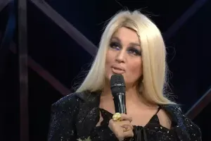 “Şeirim dərsliyə düşüb” - Elza