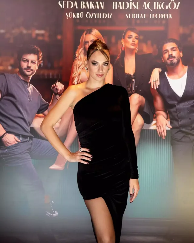 Qalaya eyni libasda gəldilər