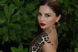 Aynişan Maldivə gedibmiş