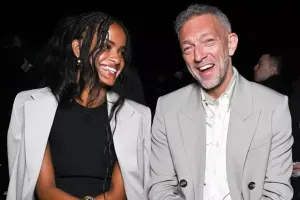 Özündən 30 yaş kiçik hamilə sevgilisi ilə qala gecədə