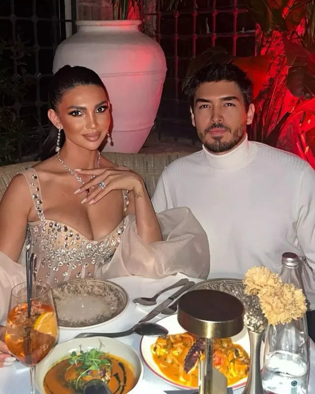 Pərvin transparan libası ilə diqqət çəkdi