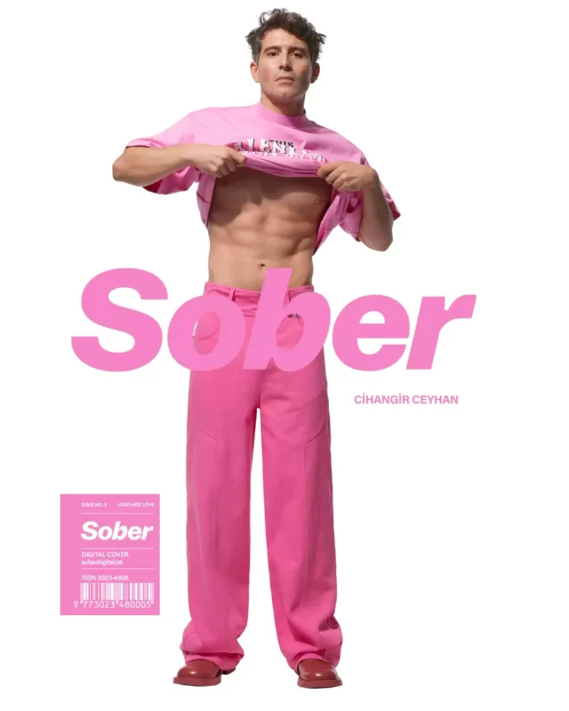 Çəhrayı geyindiyi üçün tənqid olundu