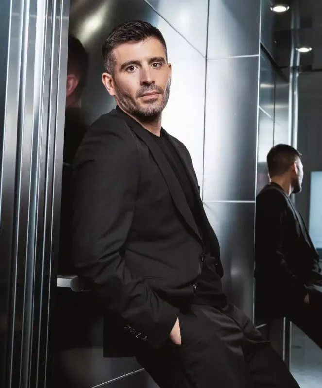 Çəhrayı geyindiyi üçün tənqid olundu