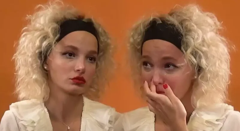 “Anamın borcunu ödəmək üçün çılpaq şəkillər çəkdirib, satdım”