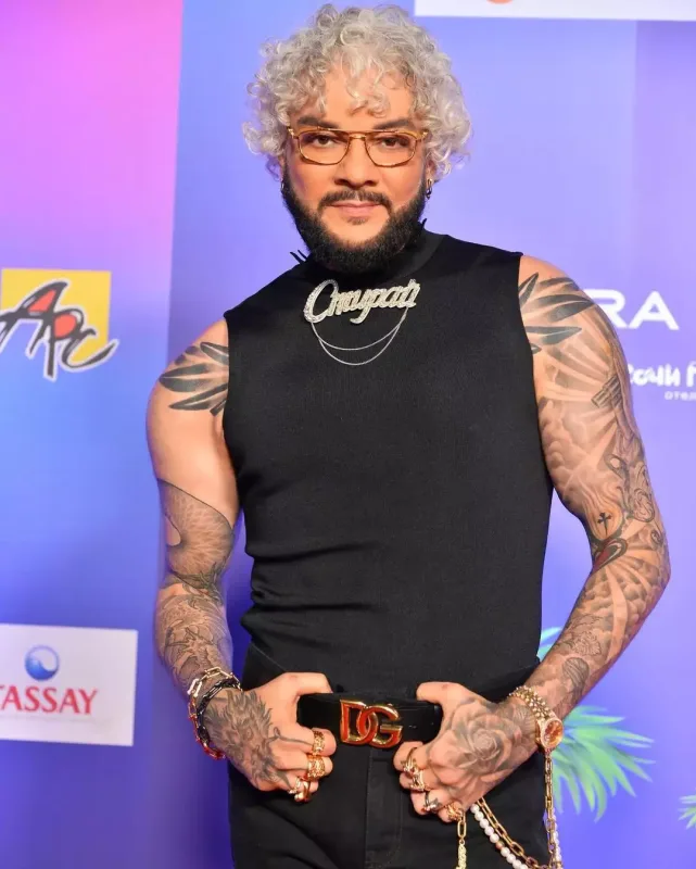 Bu məşhurların fəxri adları əllərindən alındı