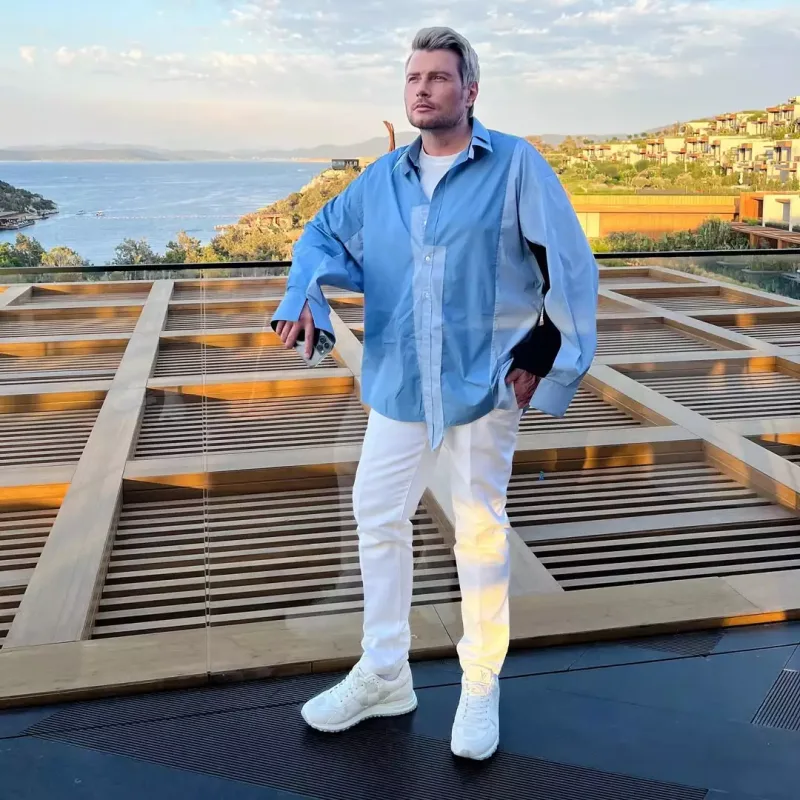 Bu məşhurların fəxri adları əllərindən alındı