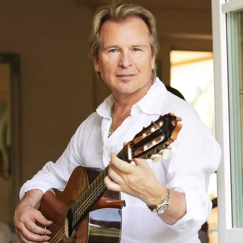 Bu məşhurların fəxri adları əllərindən alındı