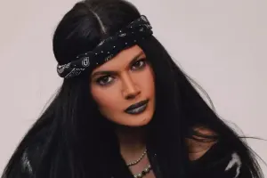 Natavan bacısını axtarır