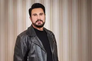 Nadir Rusiyada ev alır