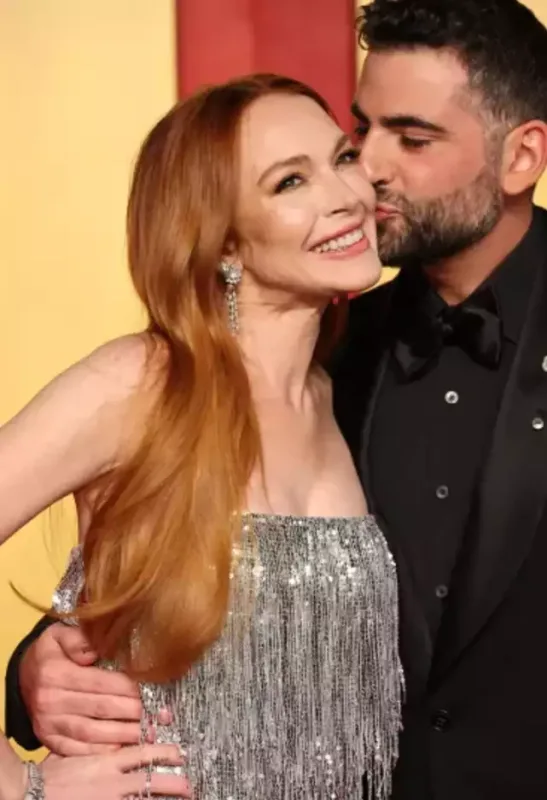 Hollivud ulduzu yeni görünüşü ilə müzakirə yaratdı