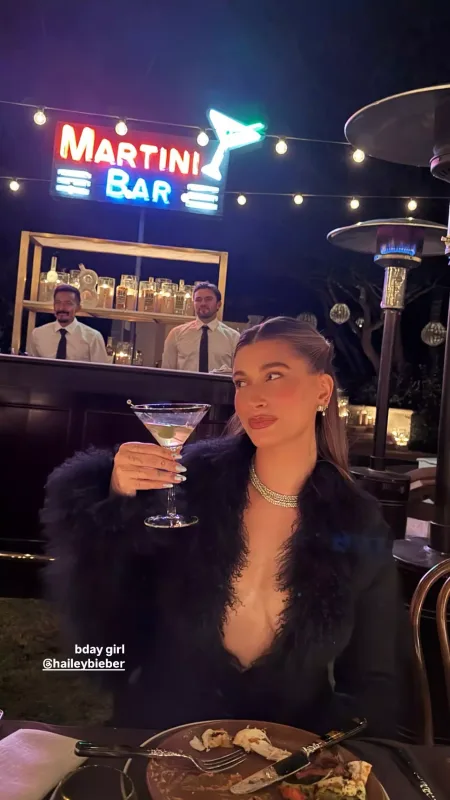 Heyli 28 yaşını qeyd etdi