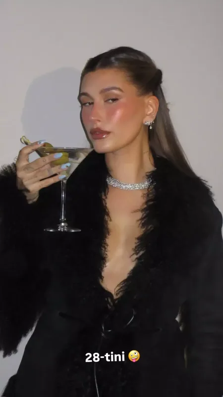 Heyli 28 yaşını qeyd etdi