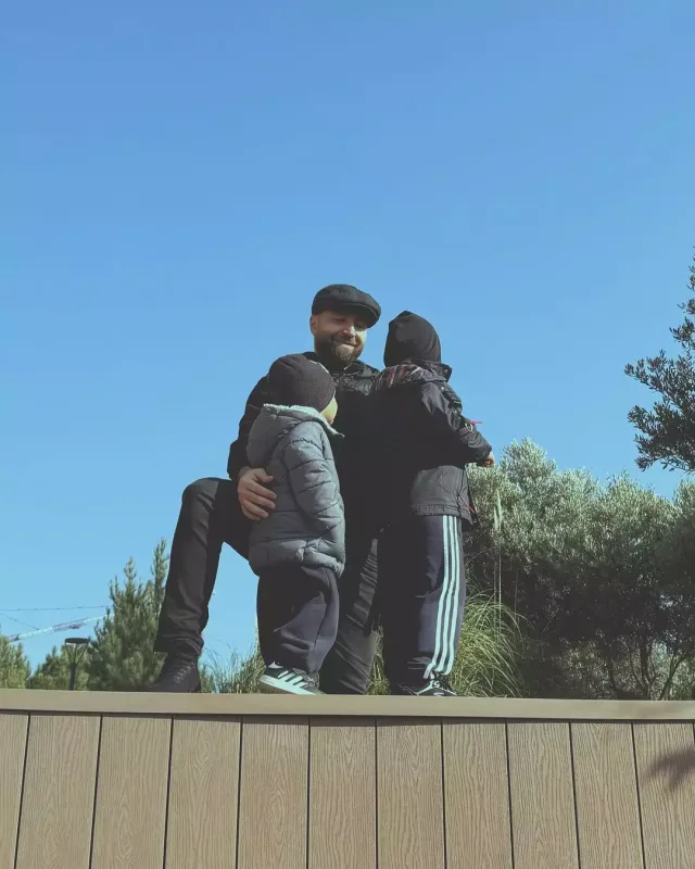 Azaddan övladları ilə fotolar