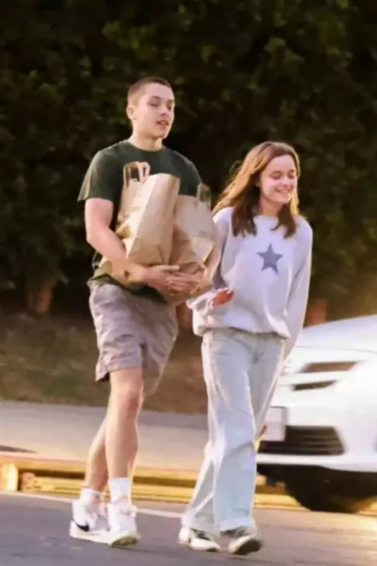 Ancelina və Bredin övladları alış-verişdə